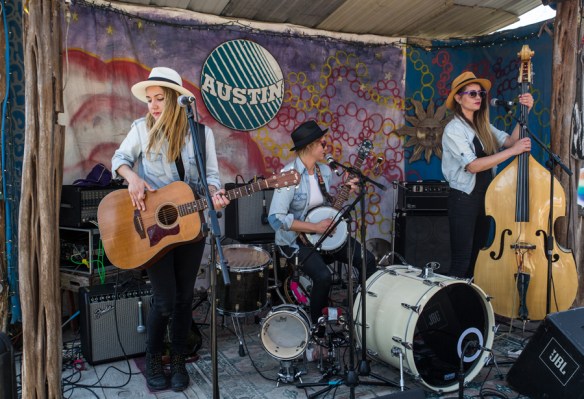 Baskery at Leeann's Barn Dance © Per Ole Hagen