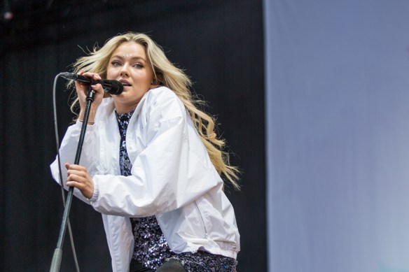 Astrid S 09072016-16